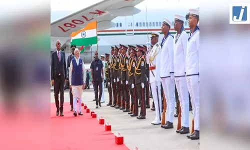पीएम मोदी सेशेल्स पहुंचे, राष्ट्रपति हर्मिनी ने एयरपोर्ट पर गर्मजोशी से किया स्वागत