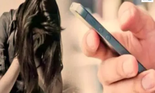 जबरन पोर्न दिखाकर अप्राकृतिक कृत्य करता था पति, सहमी पत्नी ने पुलिस के सामने बयां की आपबीती जबरन पोर्न दिखाकर अप्राकृतिक कृत्य करता था पति, सहमी पत्नी ने पुलिस के सामने बयां की आपबीती