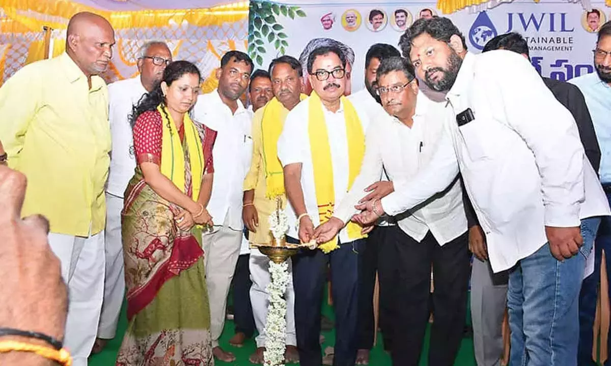Andhra: विधायक ने कल्याणदुर्ग में पेयजल परियोजना का शुभारंभ किया