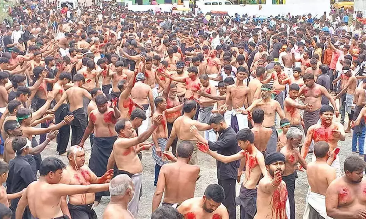 Andhra: बंगानपल्ले में मुहर्रम का जुलूस धूमधाम से संपन्न हुआ