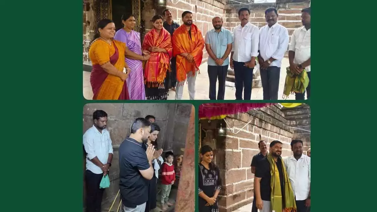 Telangana: कलेक्टर दंपत्ति ने ऐतिहासिक संगमेश्वर मंदिर में आशीर्वाद प्राप्त किया