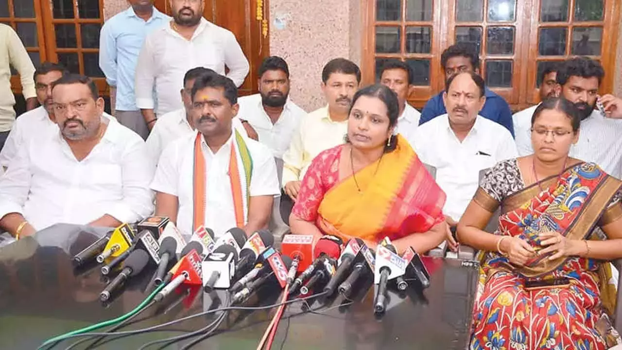 Telangana: मुख्यमंत्री का नलगोंडा दौरा कल: कांग्रेस नेताओं ने बड़े पैमाने पर भागीदारी का आह्वान किया