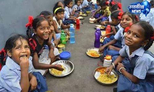उधार के राशन के भरोसे कब तक चलेगा मिड-डे मील?