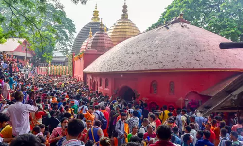 Assam : कामाख्या मंदिर पहुंचे 8 लाख से ज़्यादा भक्त; सीएम ने साझा किए आंकड़े