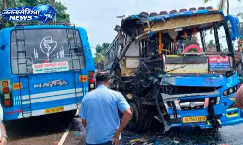 Ollur : दो प्राइवेट बसों की भीषण टक्कर, ड्राइवर समेत 24 लोग घायल