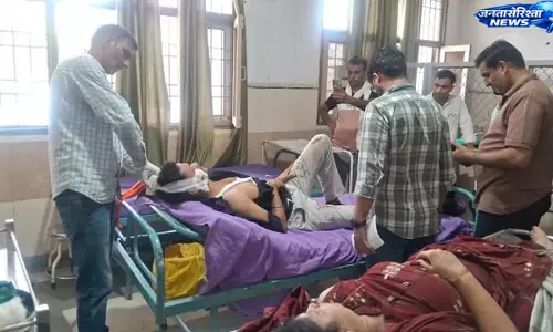 KMP एक्सप्रेसवे पर भीषण हादसा, ईंटों से भरे ट्रक से टकराई कार; एक ही परिवार के तीन लोगों की मौत
