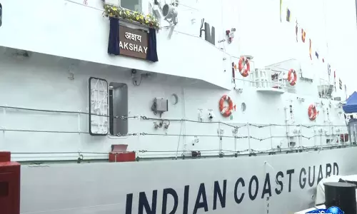 भारतीय तटरक्षक बल ने अपने बेड़े में स्वदेशी तेज़ गश्ती पोत ICGS अक्षय को किया शामिल
