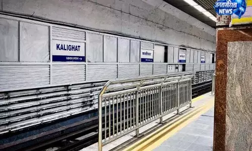 व्यस्त समय में ट्रेनें रुकने से यात्रियों को हुई भारी परेशानी