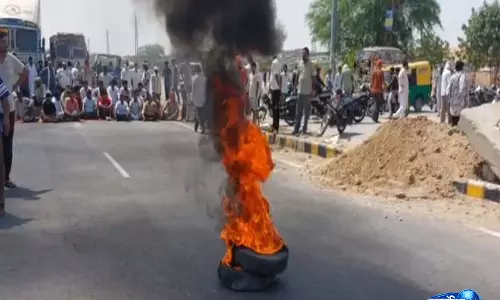 सूरतगढ़ में NH-62 हादसे के बाद विरोध प्रदर्शन, अंडरपास निर्माण की मांग पर सहमति के बाद जाम समाप्त