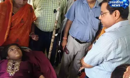 फूड प्वाइजनिंग से प्रभावित छात्राओं का हाल जाना गया