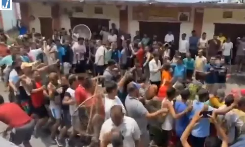 क्षेत्र में सजा ऐतिहासिक मौण मेला, 160 साल पुरानी परंपरा में सामूहिक मछली पकड़ने का आयोजन