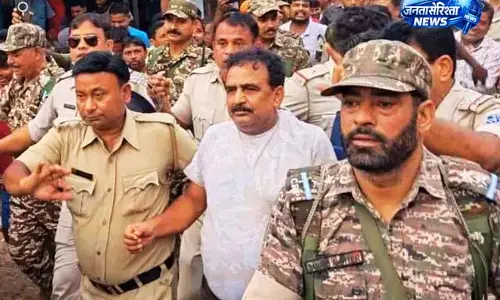 राईना घटना से सियासी बवाल, TMC नेता की रस्सी से परेड