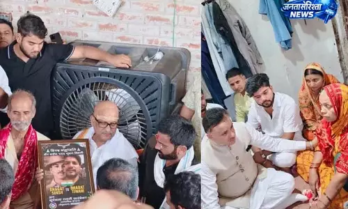 भरत तिवारी के परिवार से मिले कांग्रेस नेता