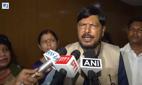 उद्धव ठाकरे बालासाहेब की विचारधारा से भटके, इसलिए नेता छोड़ रहे हैं पार्टी: रामदास अठावले
