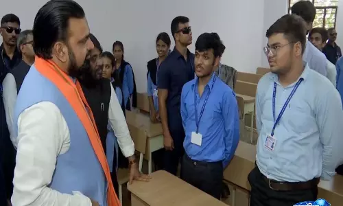 Bihar CM सम्राट चौधरी ने पटना के मिलर हाई स्कूल का दौरा किया और छात्रों से की बातचीत