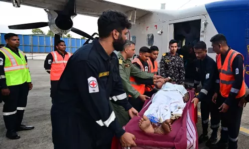 लक्षद्वीप में आईसीजी का मानवीय मिशन, दो गंभीर मरीजों को पहुंचाया कोच्चि