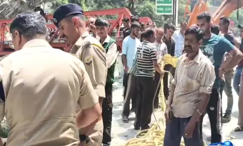 हिमाचल प्रदेश के Chamba में कार खाई में गिरी, चार लोगों की मौत, एक घायल