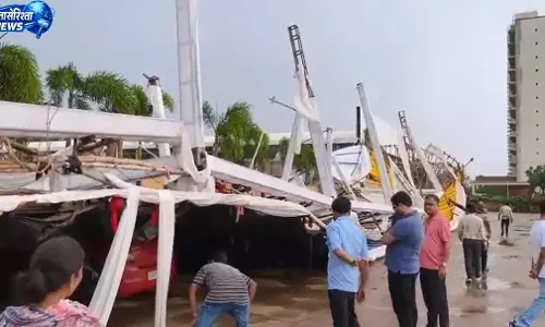 तेलीबांधा में तूफान से रेस्टोरेंट पार्किंग शेड गिरी, बाल-बाल बचे लोग