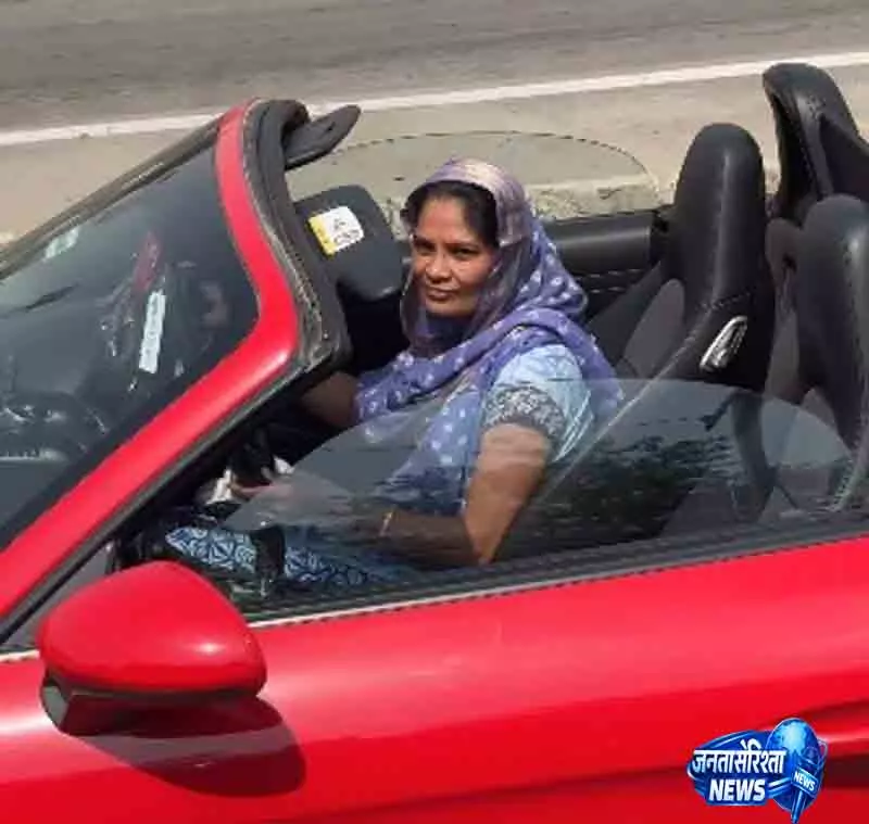 Delhi की ‘देसी खलनायक’ का स्टाइलिश अंदाज Delhi की ‘देसी खलनायक’ का स्टाइलिश अंदाज