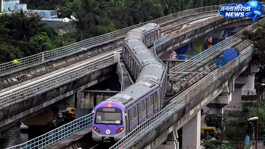 Kolkata मेट्रो के कालीघाट स्टेशन पर यात्री पटरियों पर कूदा, ब्लू लाइन सेवा कुछ देर बाधित