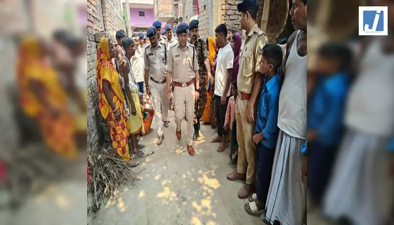 केले के पेड़ काटने के विवाद में भतीजे ने धारदार हथियार से की चाचा की हत्या, दो घायल केले के पेड़ काटने के विवाद में भतीजे ने धारदार हथियार से की चाचा की हत्या, दो घायल