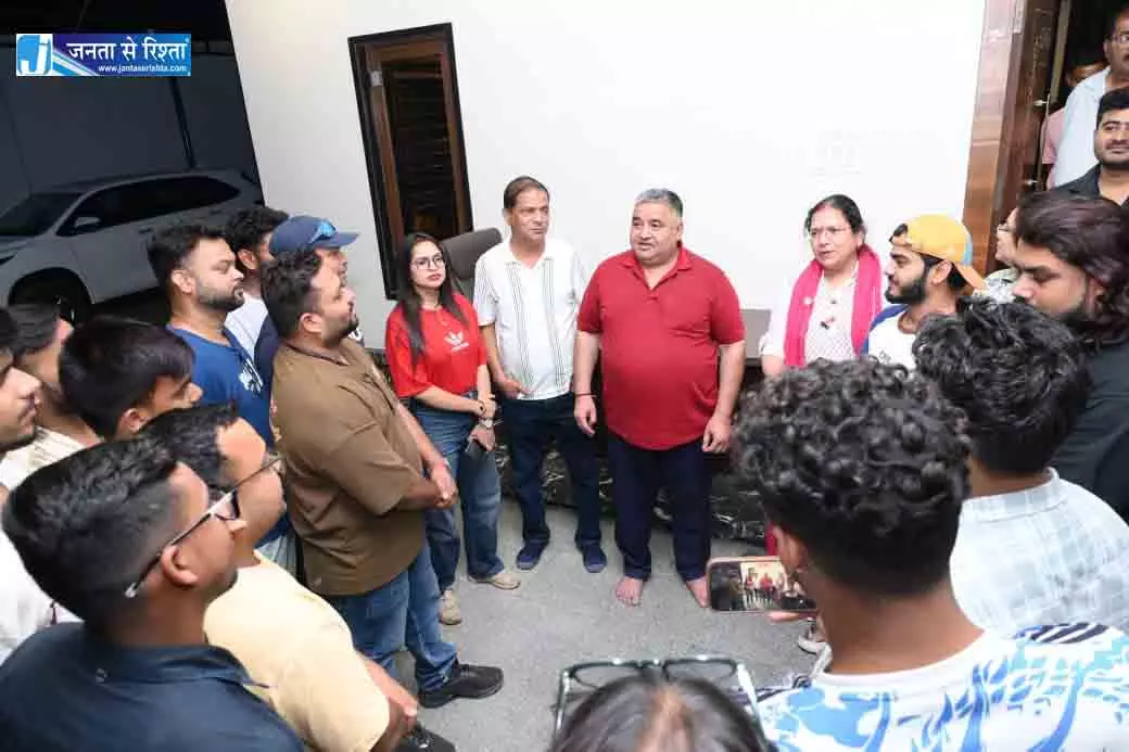 लखनपुर में सोशल मीडिया इन्फ्लूएन्सर्स से मिले पर्यटन एवं संस्कृति मंत्री राजेश अग्रवाल लखनपुर में सोशल मीडिया इन्फ्लूएन्सर्स से मिले पर्यटन एवं संस्कृति मंत्री राजेश अग्रवाल