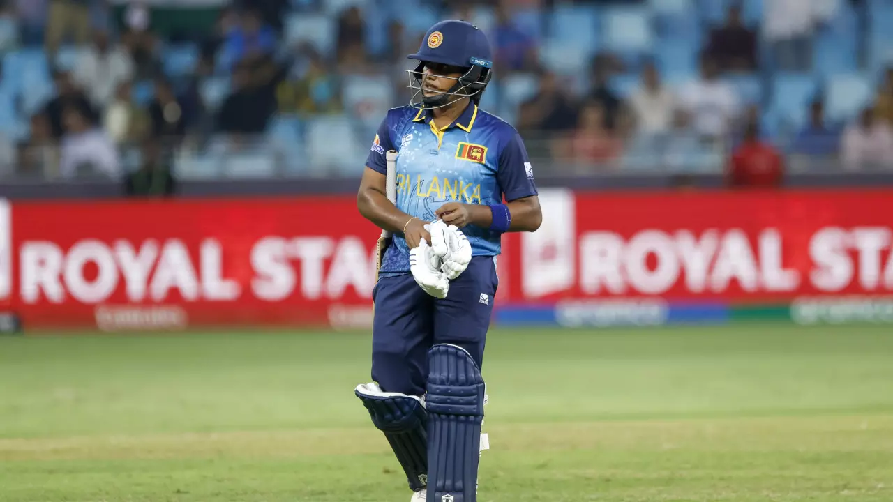T20 विश्व कप: धमाके और धैर्य के कॉम्बिनेशन से जीता श्रीलंका, सेमीफाइनल की राह खुली T20 विश्व कप: धमाके और धैर्य के कॉम्बिनेशन से जीता श्रीलंका, सेमीफाइनल की राह खुली