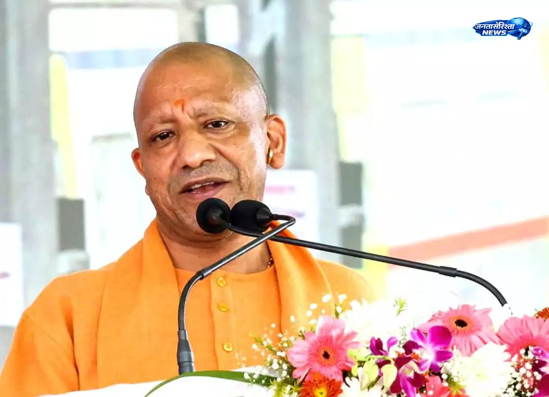 आगरा दौरे पर CM योगी, तीन घंटे में विकास कार्यों और कानून-व्यवस्था की करेंगे समीक्षा