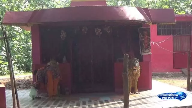 चोरों ने Kali Mandir को निशाना बनाया, दान पेटी, चांदी और सोने के गहने लूटे चोरों ने Kali Mandir को निशाना बनाया, दान पेटी, चांदी और सोने के गहने लूटे