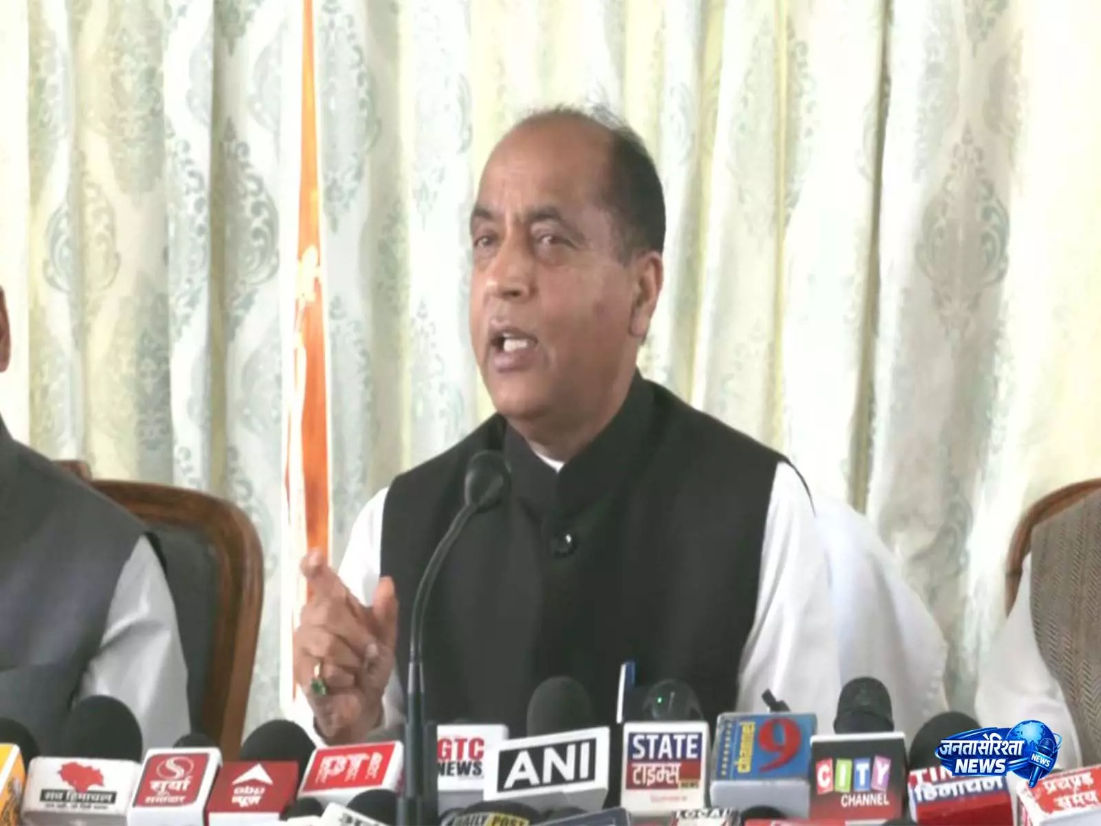 Himachal में स्थानीय निकाय चुनाव पर विवाद, जयराम ठाकुर ने सरकार पर लगाया देरी का आरोप Himachal में स्थानीय निकाय चुनाव पर विवाद, जयराम ठाकुर ने सरकार पर लगाया देरी का आरोप
