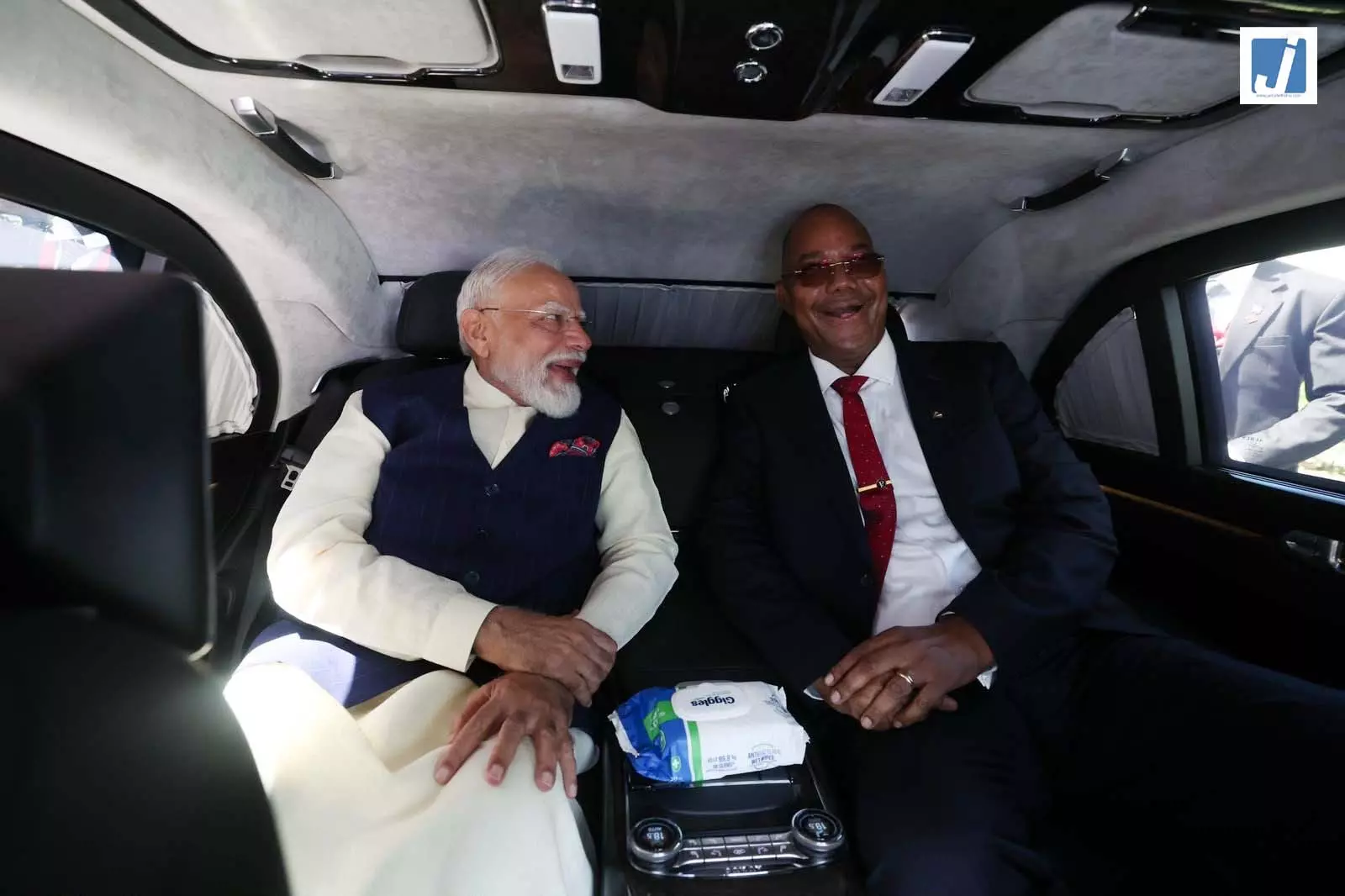 सेशेल्स में कार डिप्लोमेसी , पीएम मोदी की राष्ट्रपति हर्मिनी संग दिखी अच्छी केमिस्ट्री सेशेल्स में कार डिप्लोमेसी , पीएम मोदी की राष्ट्रपति हर्मिनी संग दिखी अच्छी केमिस्ट्री