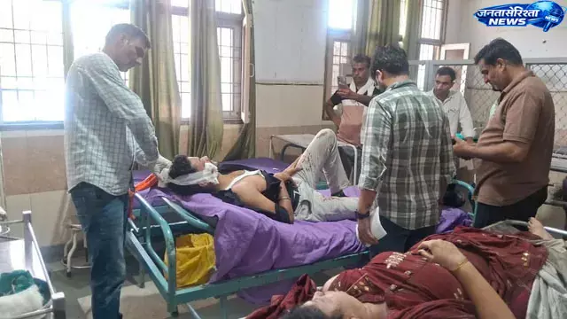 KMP एक्सप्रेसवे पर भीषण हादसा, ईंटों से भरे ट्रक से टकराई कार; एक ही परिवार के तीन लोगों की मौत KMP एक्सप्रेसवे पर भीषण हादसा, ईंटों से भरे ट्रक से टकराई कार; एक ही परिवार के तीन लोगों की मौत