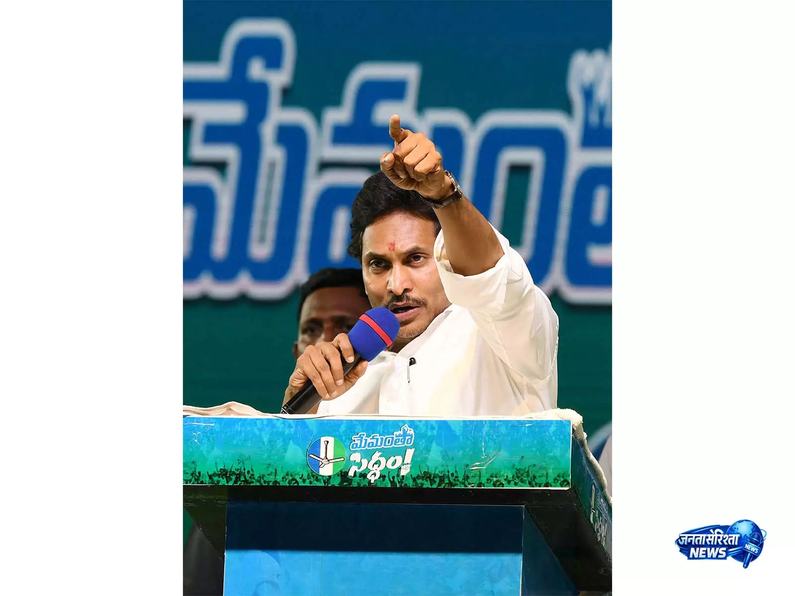 YS Jagan Mohan Reddy ने मिड-डे मील के 85,000 कर्मचारियों को हटाने के कदम की आलोचना की YS Jagan Mohan Reddy ने मिड-डे मील के 85,000 कर्मचारियों को हटाने के कदम की आलोचना की