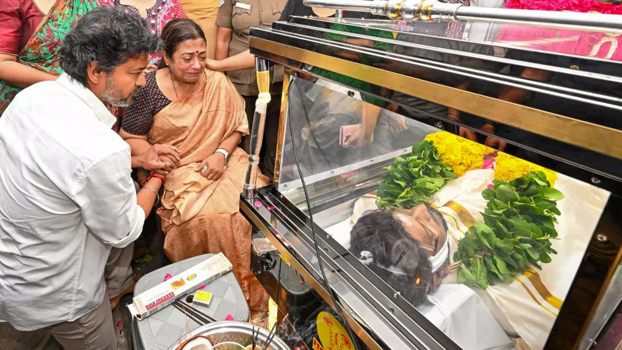 CM विजय ने दिवंगत फिल्ममेकर के भाग्यराज के लिए राजकीय सम्मान की घोषणा की