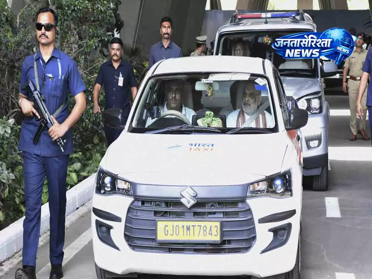HM अमित शाह ने की टैक्सी की सवारी; ड्राइवर ने नेताओं के साथ बातचीत को किया याद HM अमित शाह ने की टैक्सी की सवारी; ड्राइवर ने नेताओं के साथ बातचीत को किया याद