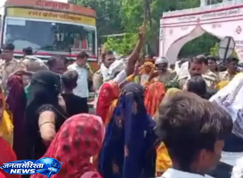 Mirzapur में तेज रफ्तार tanker का कहर Mirzapur में तेज रफ्तार tanker का कहर