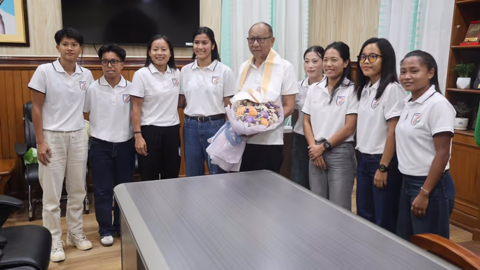 प्रतिभा पलायन रोकने की मांग: मणिपुर के SAFF विजेताओं ने सरकार से की बड़ी अपील प्रतिभा पलायन रोकने की मांग: मणिपुर के SAFF विजेताओं ने सरकार से की बड़ी अपील