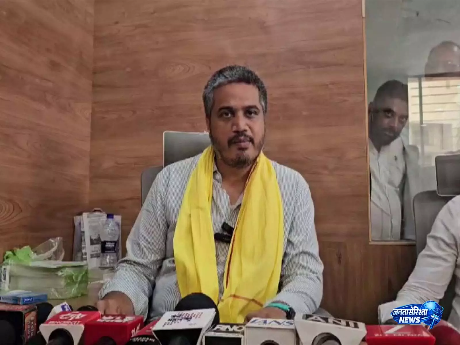 महाराष्ट्र TET पेपर लीक पर सियासत तेज, रोहित पवार ने सरकार को घेरा महाराष्ट्र TET पेपर लीक पर सियासत तेज, रोहित पवार ने सरकार को घेरा