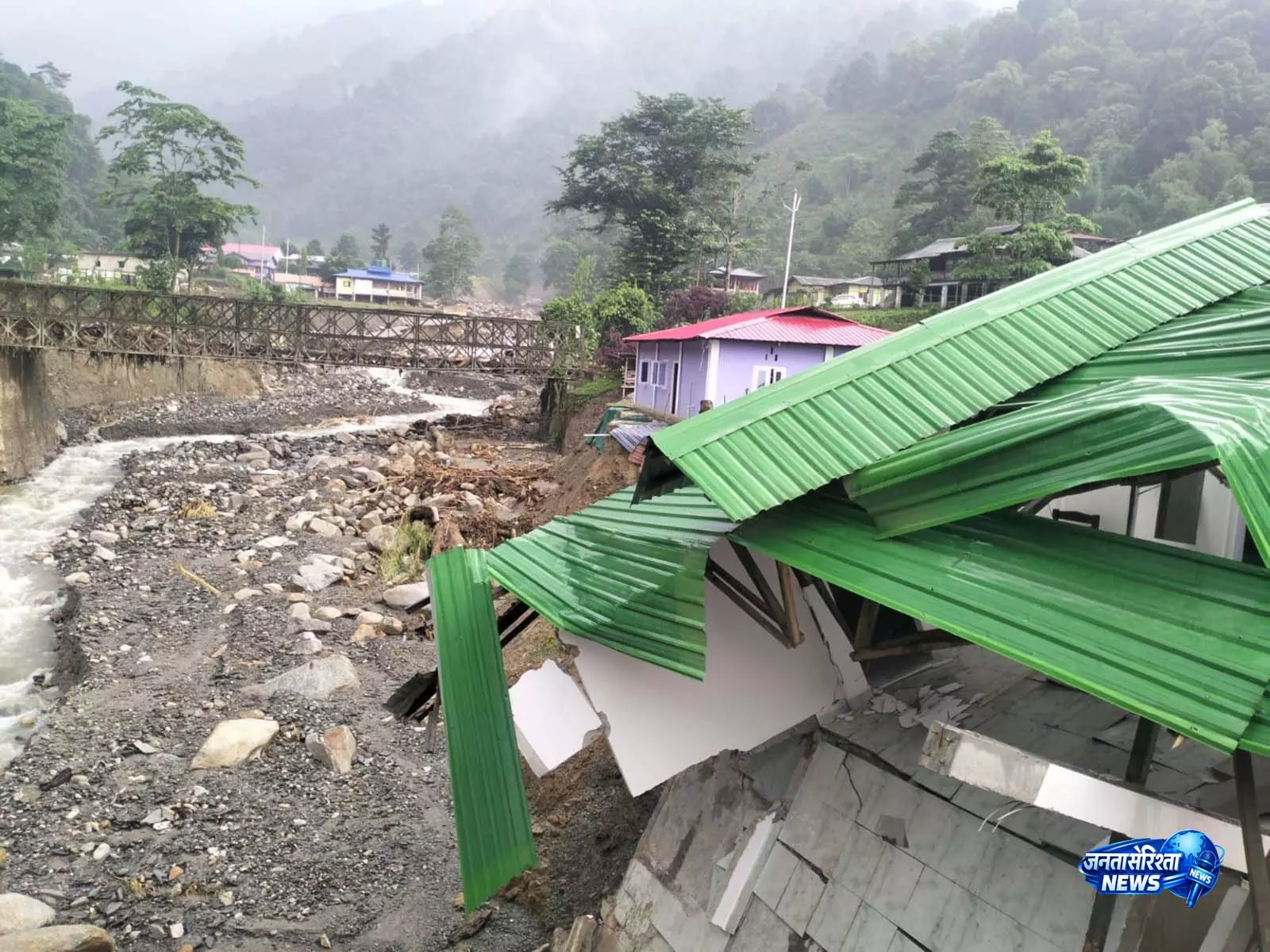 Arunachal में बाढ़ का कहर, 60 वर्षीय महिला के दो घर बहे, मदद की गुहार Arunachal में बाढ़ का कहर, 60 वर्षीय महिला के दो घर बहे, मदद की गुहार