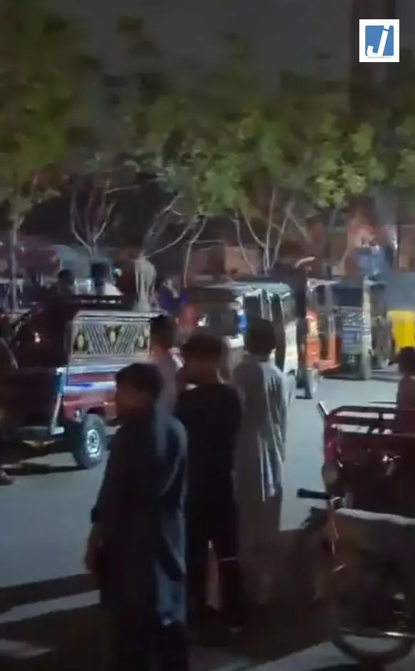 धमाके के बाद जबरदस्त फायरिंग, रेंजर्स मुख्यालय क्षेत्र में बढ़ाई गई सुरक्षा धमाके के बाद जबरदस्त फायरिंग, रेंजर्स मुख्यालय क्षेत्र में बढ़ाई गई सुरक्षा
