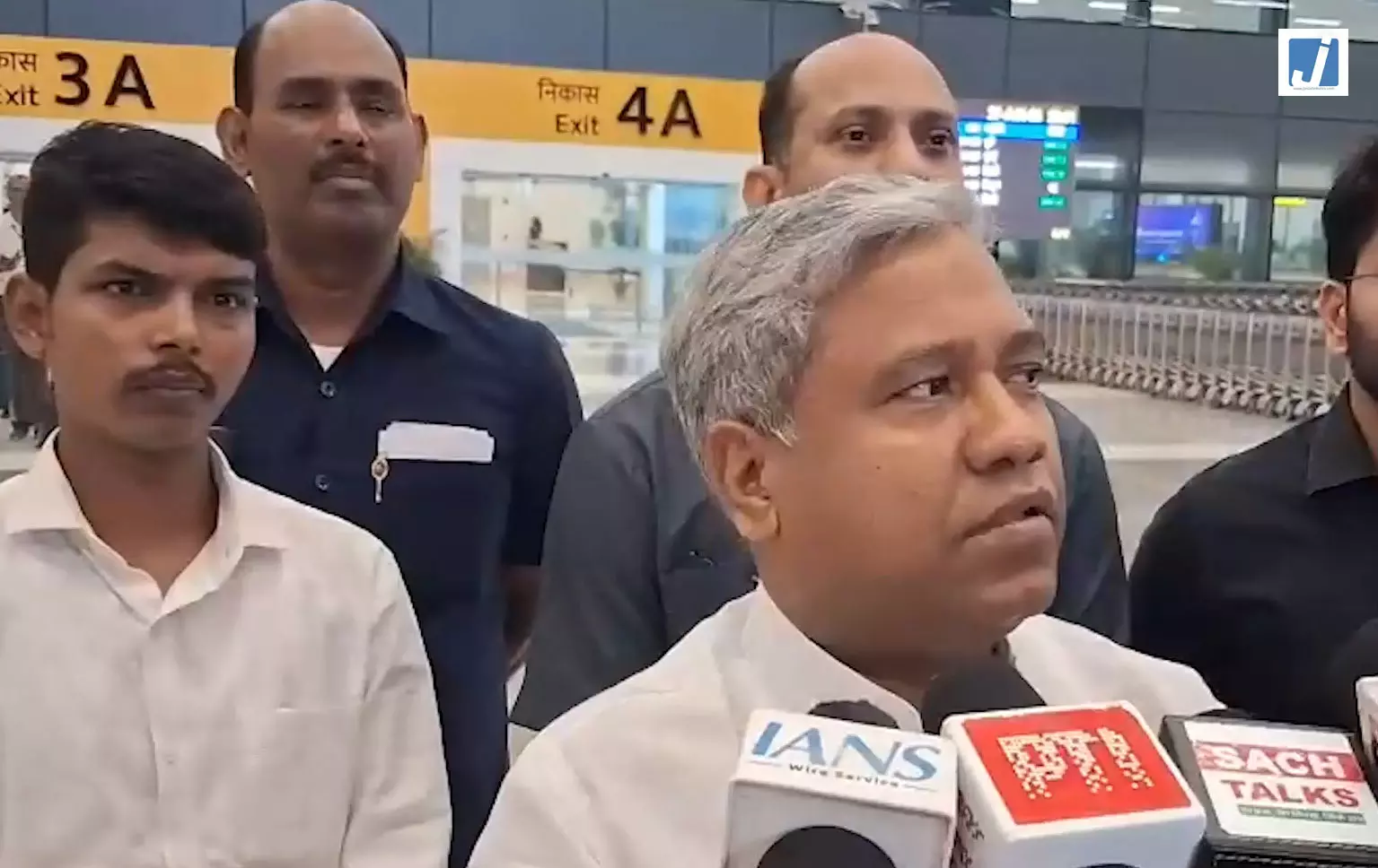 राम मंदिर चंदा विवाद दुर्भाग्यपूर्ण, आस्था से जुड़े मामलों में दोषियों पर हो सख्त कार्रवाई: संतोष कुमार सुमन राम मंदिर चंदा विवाद दुर्भाग्यपूर्ण, आस्था से जुड़े मामलों में दोषियों पर हो सख्त कार्रवाई: संतोष कुमार सुमन