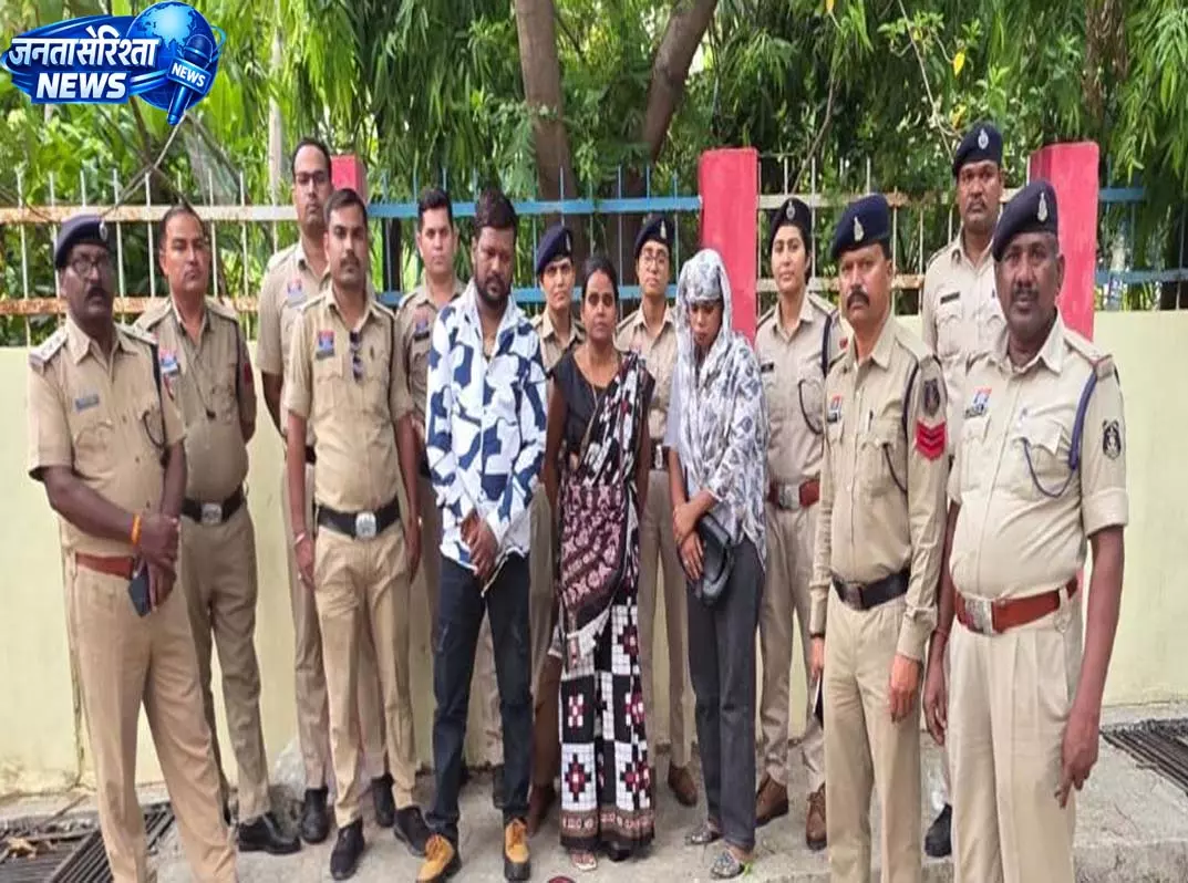 रेलवे स्टेशन के पास 12.405 किलो गांजा के साथ तीन तस्कर गिरफ्तार रेलवे स्टेशन के पास 12.405 किलो गांजा के साथ तीन तस्कर गिरफ्तार