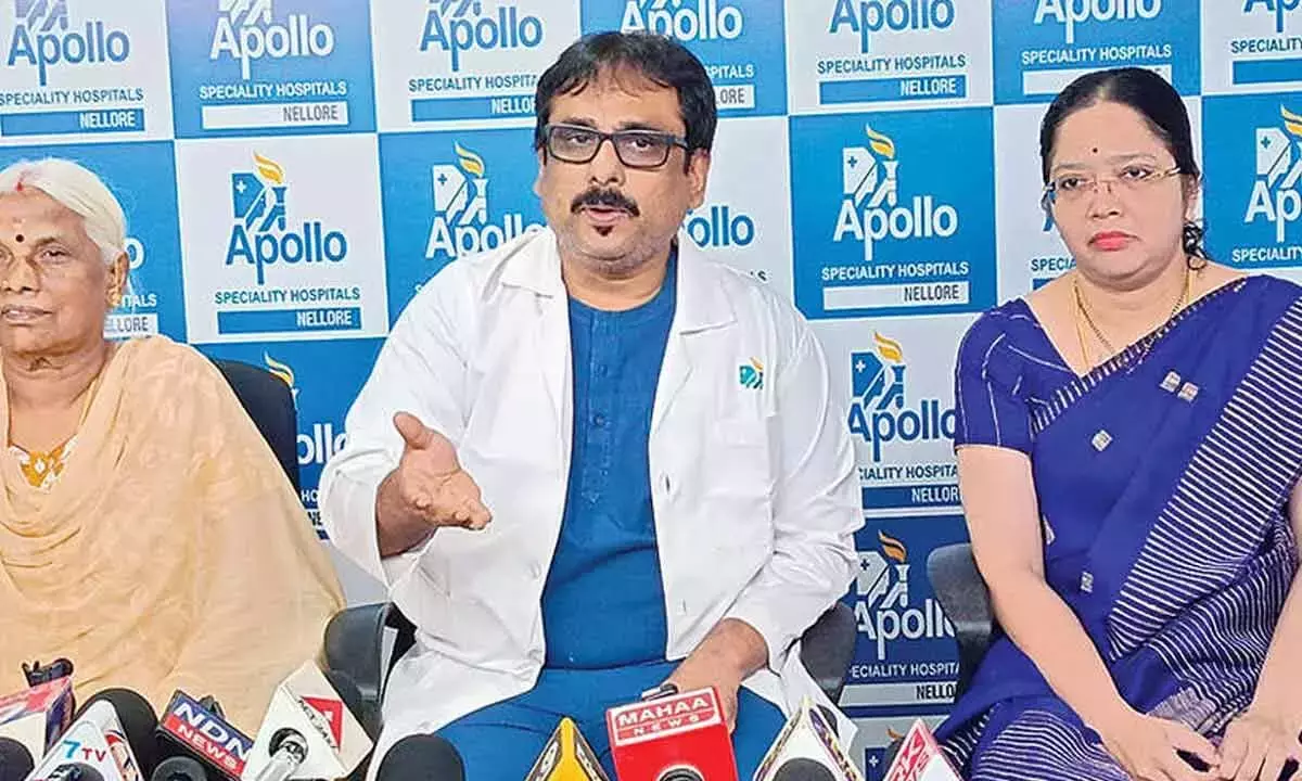 अपोलो के डॉक्टरों ने उन्नत लैप्रोस्कोपी से 76 वर्षीय बुजुर्ग को बचाया