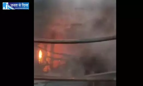 दफ्तर में आसमानी गाज गिरने से लगी आग, फर्नीचर और कंप्यूटर सिस्टम जलकर खाक