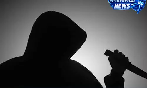 लोकल ट्रेन हादसे के कुछ दिन बाद मुंबई में दूसरी घटना, चाकू मारकर हमलावर फरार