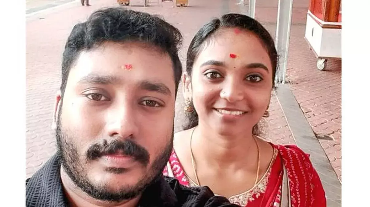 Kerala: आखिरी WhatsApp मैसेज ने खोला राज, आरती की मौत की जांच जारी