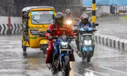 तमिलनाडु के कुछ हिस्सों में भारी बारिश की संभावना; नीलगिरी, थेनी और डिंडीगुल के लिए अलर्ट जारी तमिलनाडु के कुछ हिस्सों में भारी बारिश की संभावना; नीलगिरी, थेनी और डिंडीगुल के लिए अलर्ट जारी