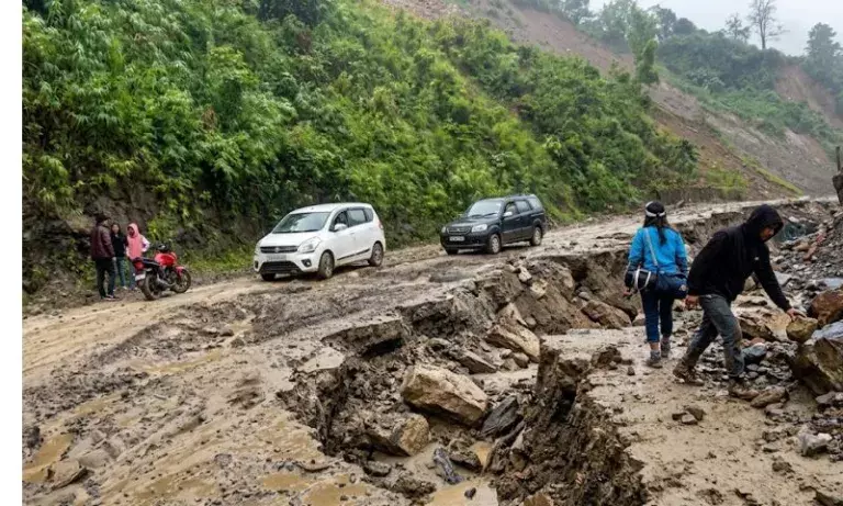 Arunachal: केई पन्योर में बादल फटने से तबाही, होज-पोटिन NH-13 पूरी तरह बंद