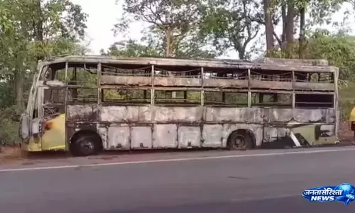 Angul में यात्री बस में भीषण आग लगी, यात्री बाल-बाल बचे