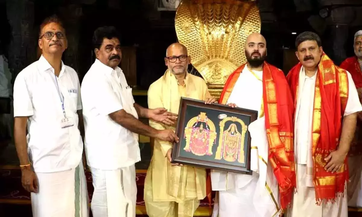 Andhra: अनंत अंबानी ने टीटीडी को 25 इलेक्ट्रिक बसें दान कीं